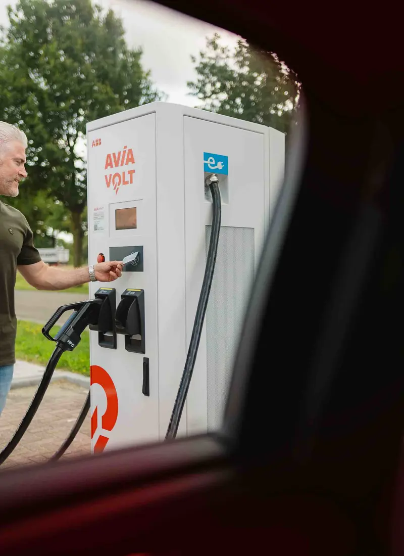 Elektrisch laden bij AVIA XPress Vollenhoven 1
