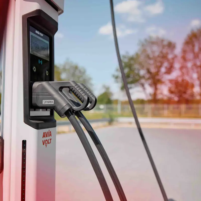 Snellader AVIA VOLT bij Huuskes 6