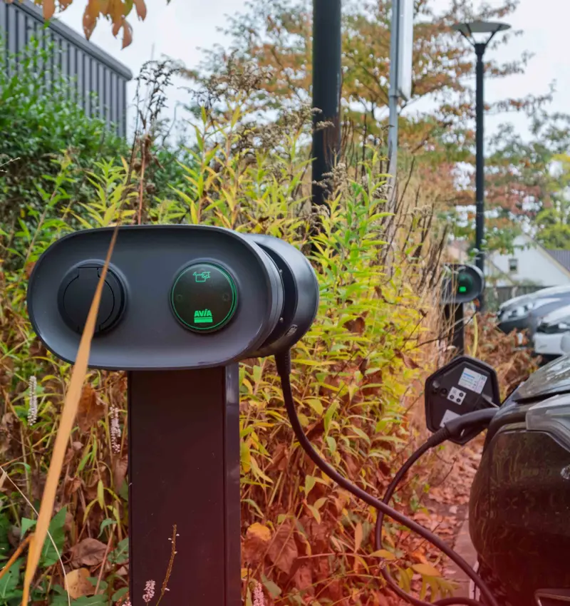 Huuskes met AVIA VOLT AC laders 1